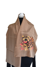 Load image into Gallery viewer, Sciarpa in seta dipinta a mano - Gatto d&#39;autunno