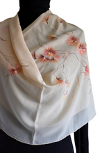 Load image into Gallery viewer, Foulard in seta dipinto a mano - Fiori di luce