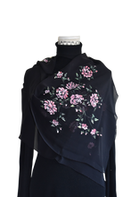 Load image into Gallery viewer, Foulard dipinto a mano - Rosa Notturna