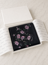 Carica l'immagine nel visualizzatore di Gallery, Foulard dipinto a mano - Rosa Notturna